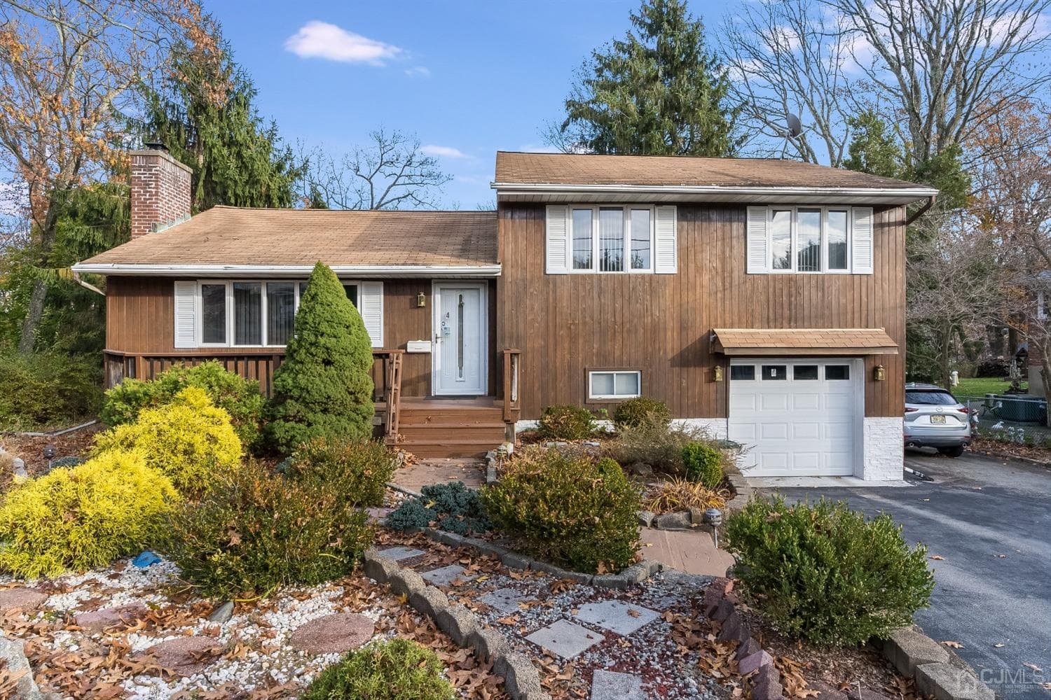 4 Woodland Avenue