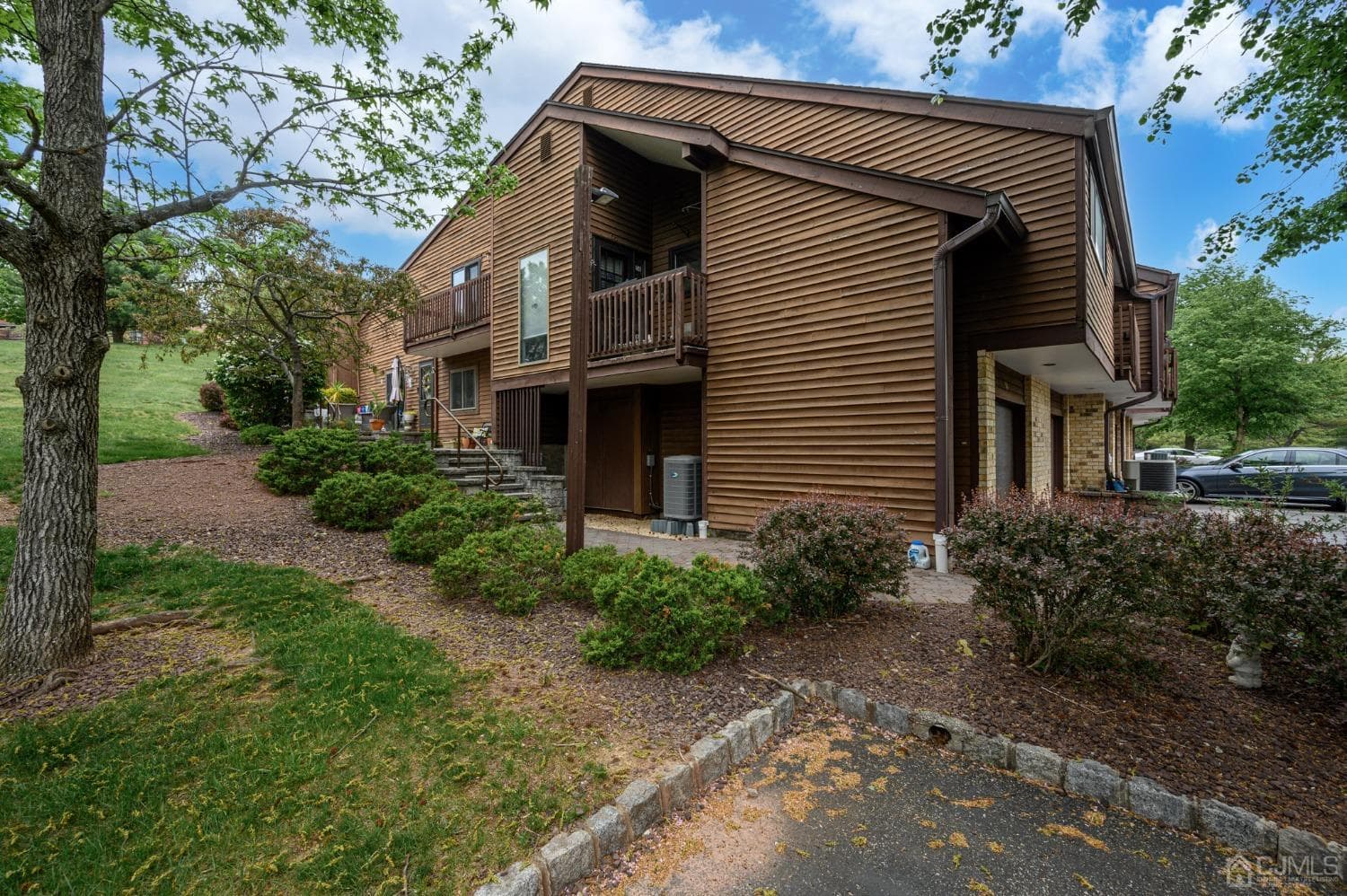57 Meadowview Drive photo 2