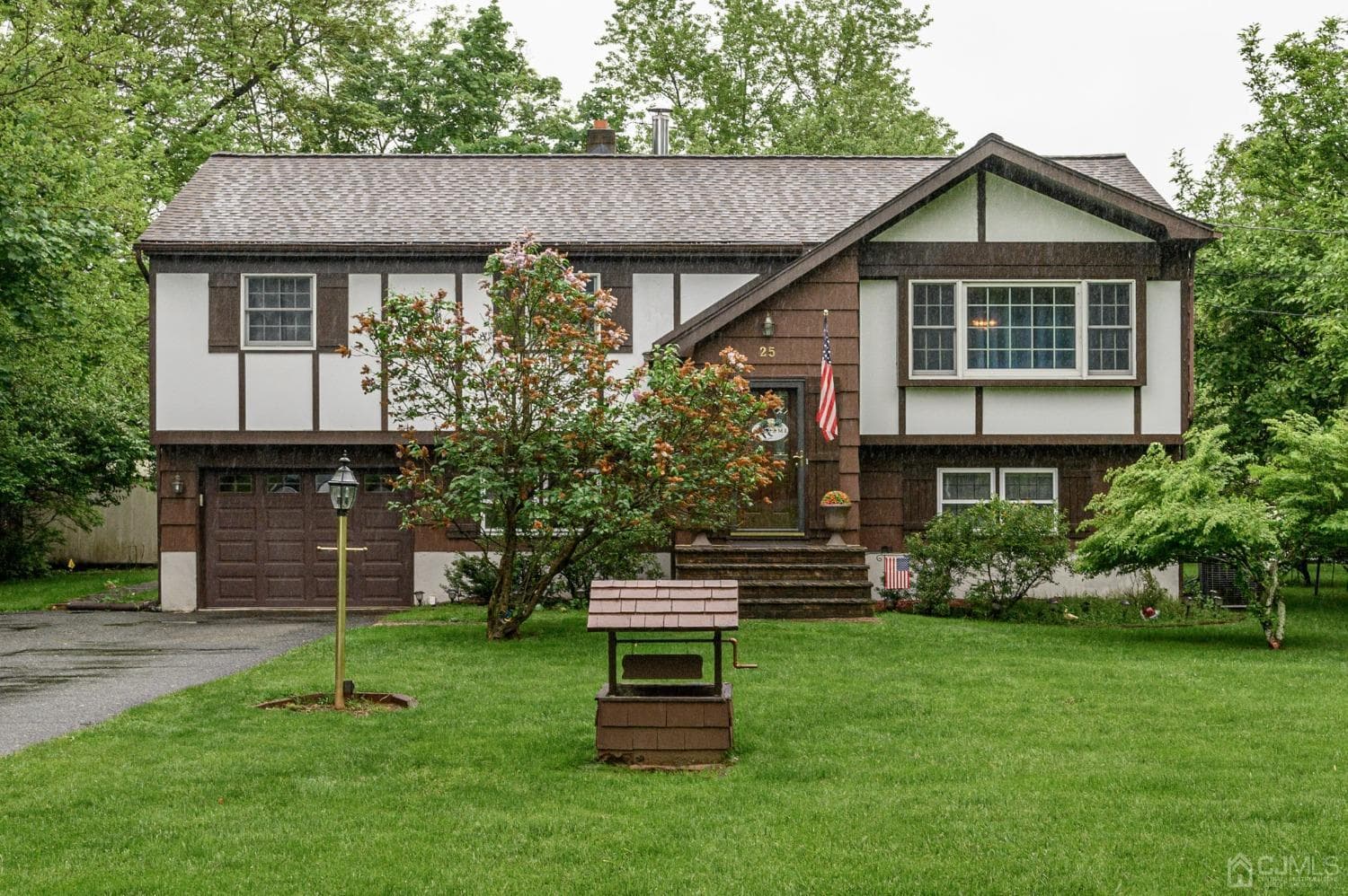 25 Sunset Drive
