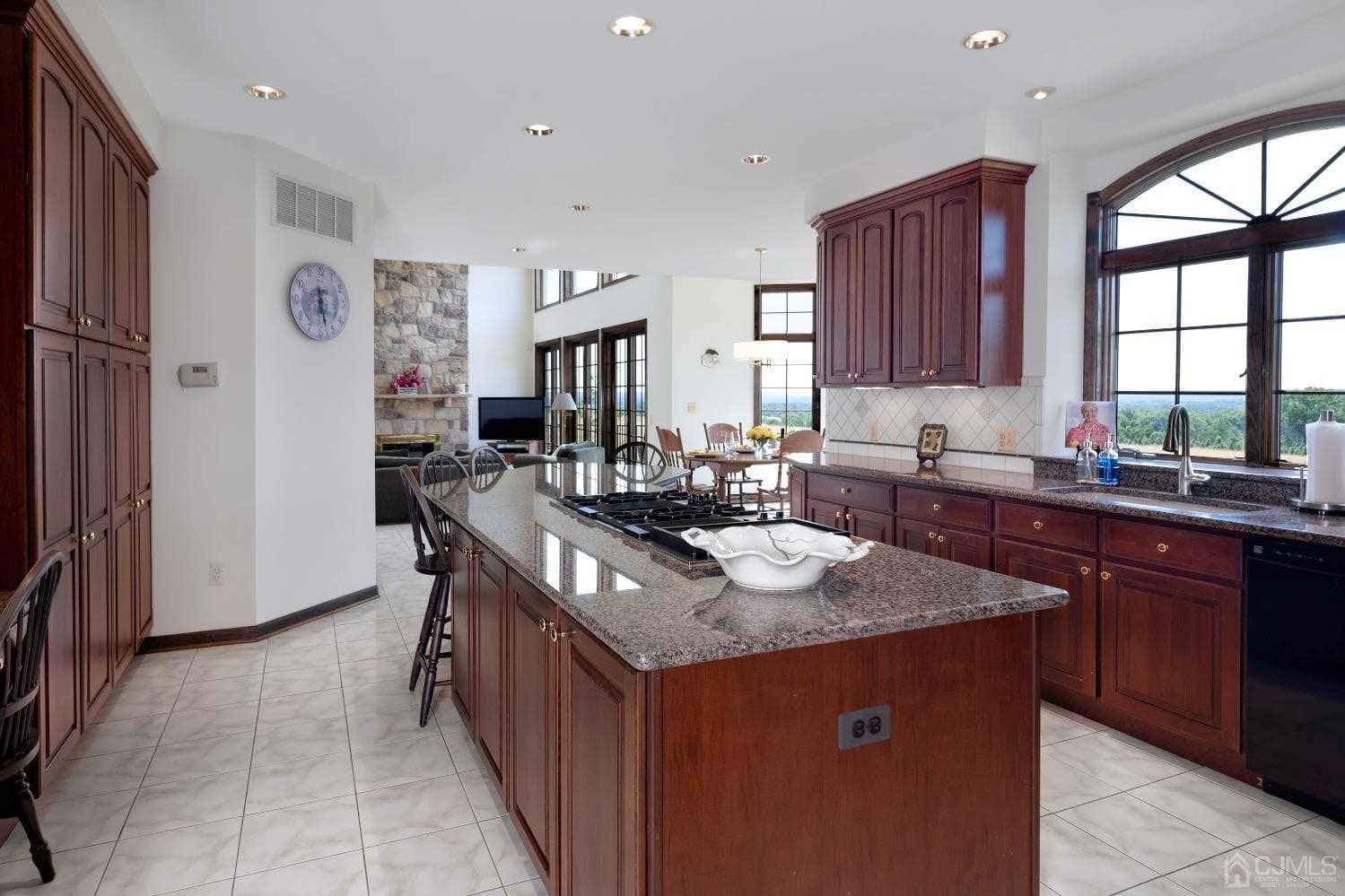 245 Grandview Road photo 4