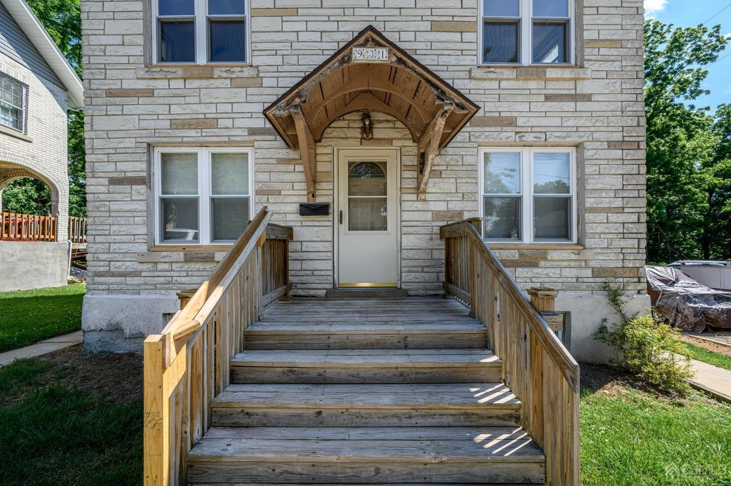 931 Gates Street photo 2
