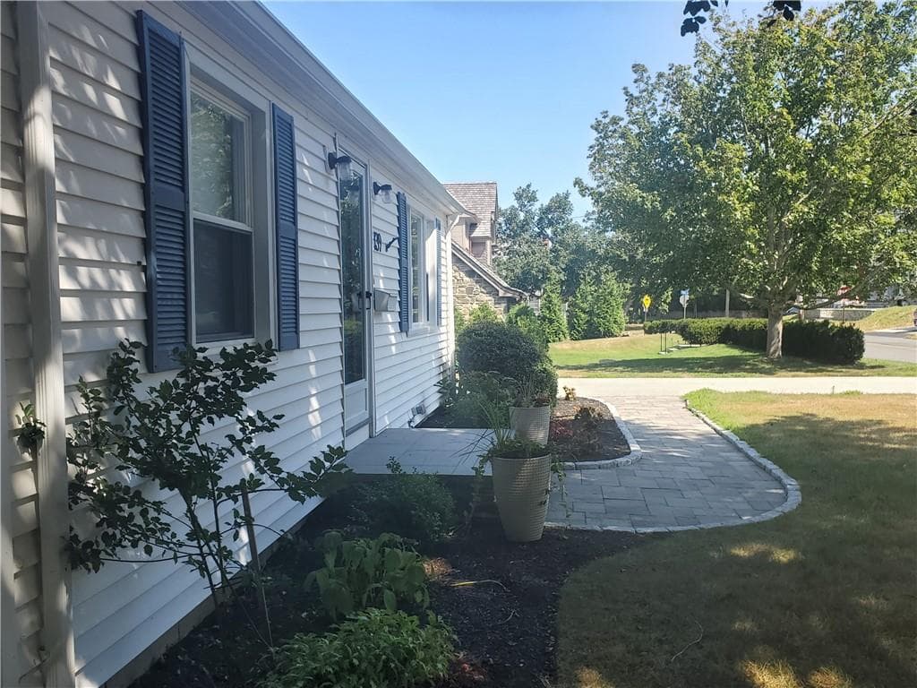 139 Coggeshall photo 4