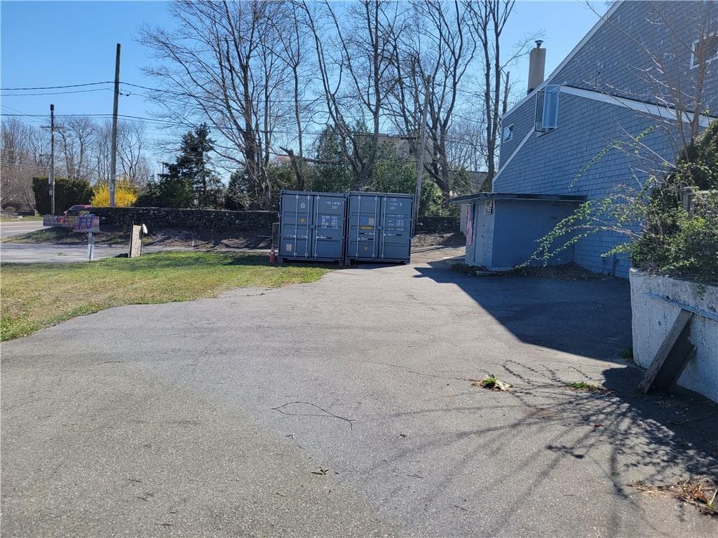 1074 East Main photo 5