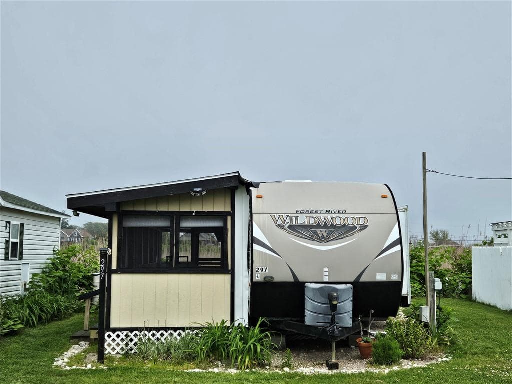 297 East photo 2