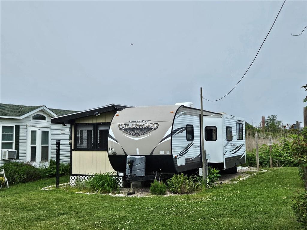 297 East photo 3