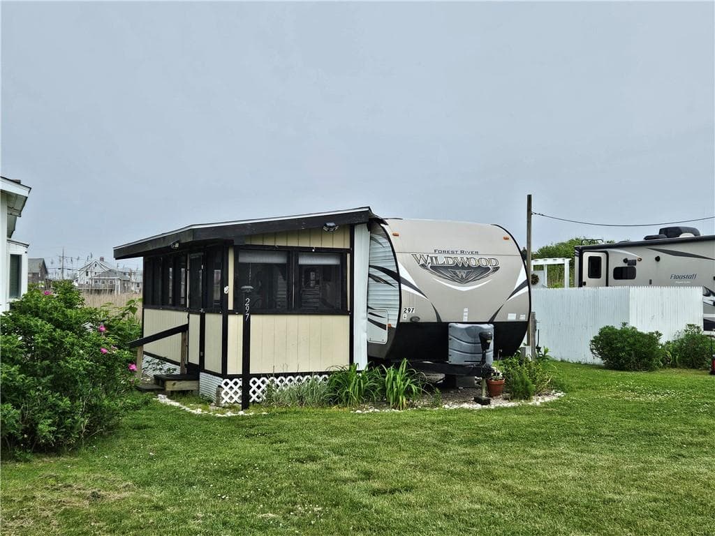 297 East photo 4