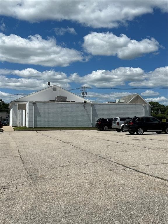 1050 Warwick photo 5
