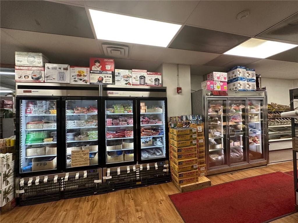 834 Park Av photo 2