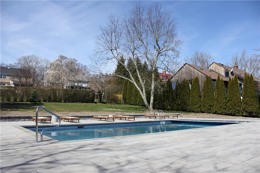 227 Eustis photo 3