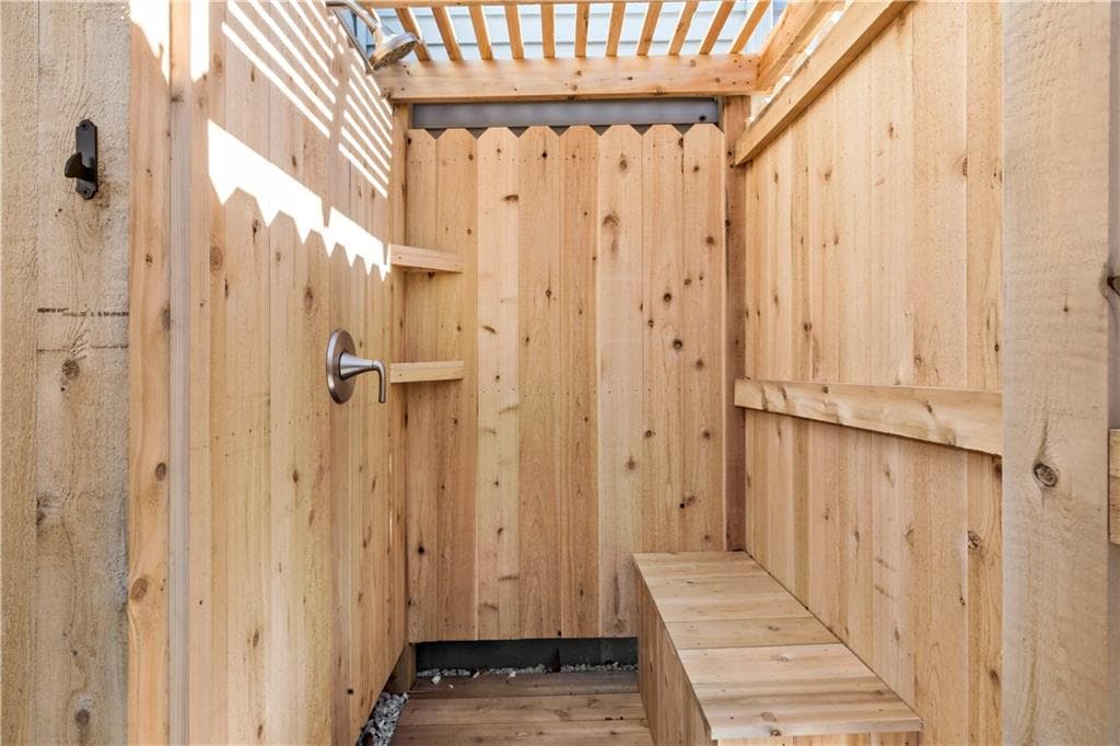 227 Eustis photo 5