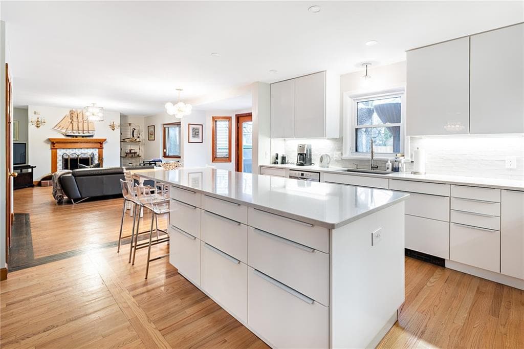 11 Sylvan St photo 3