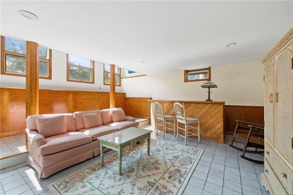 1194 Center photo 5