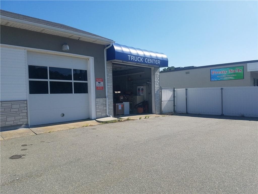 1243 Atwood photo 3