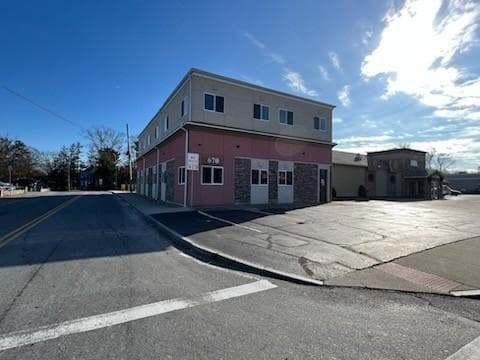 670 Washington photo 2