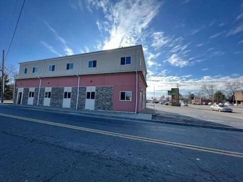 670 Washington photo 4