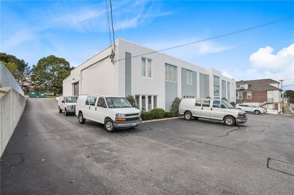 1303 Mineral Spring photo 3