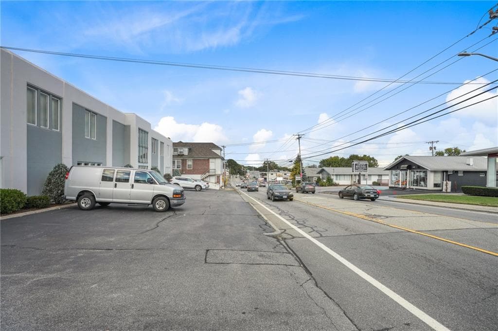 1303 Mineral Spring photo 4
