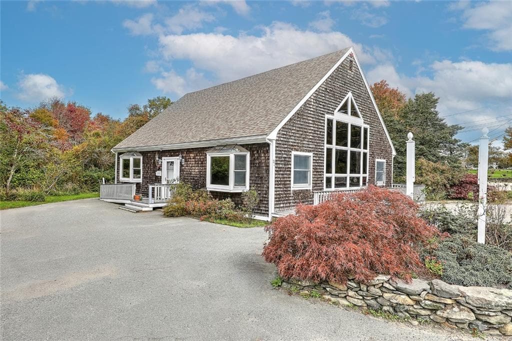 33 Meetinghouse photo 4