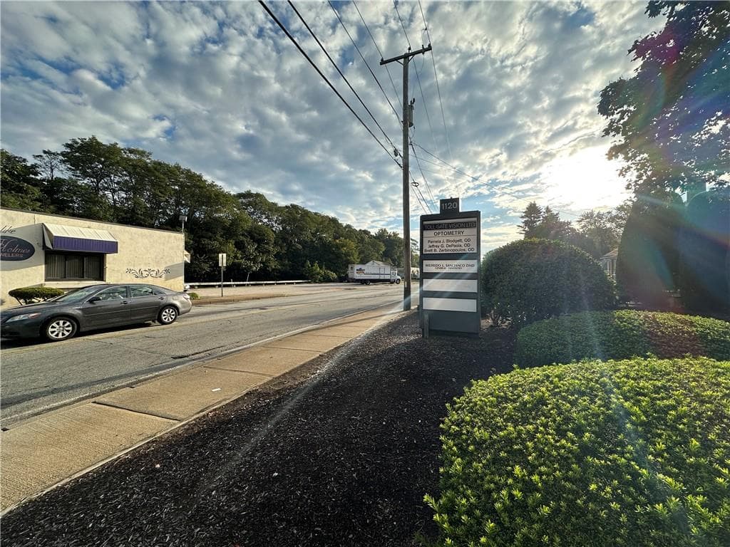 1120 Toll Gate photo 5