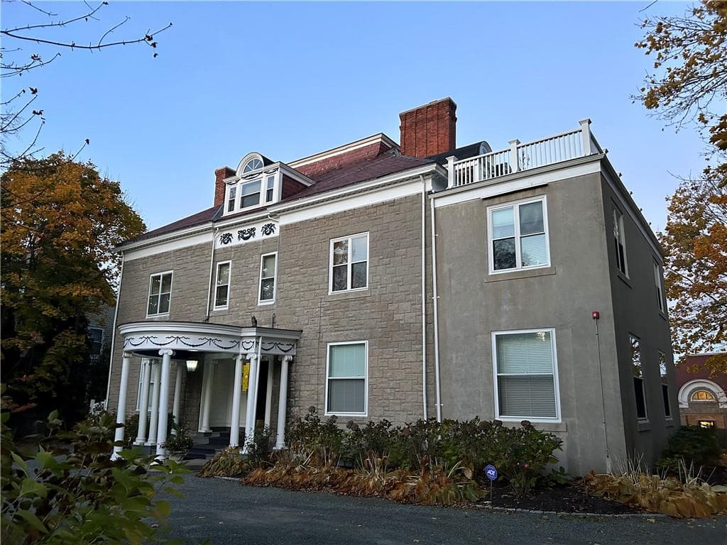 90 Rhode Island #7 photo 2