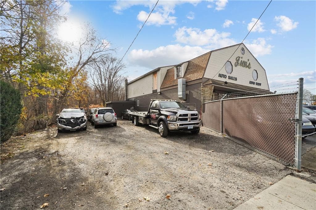 1153 Central photo 4