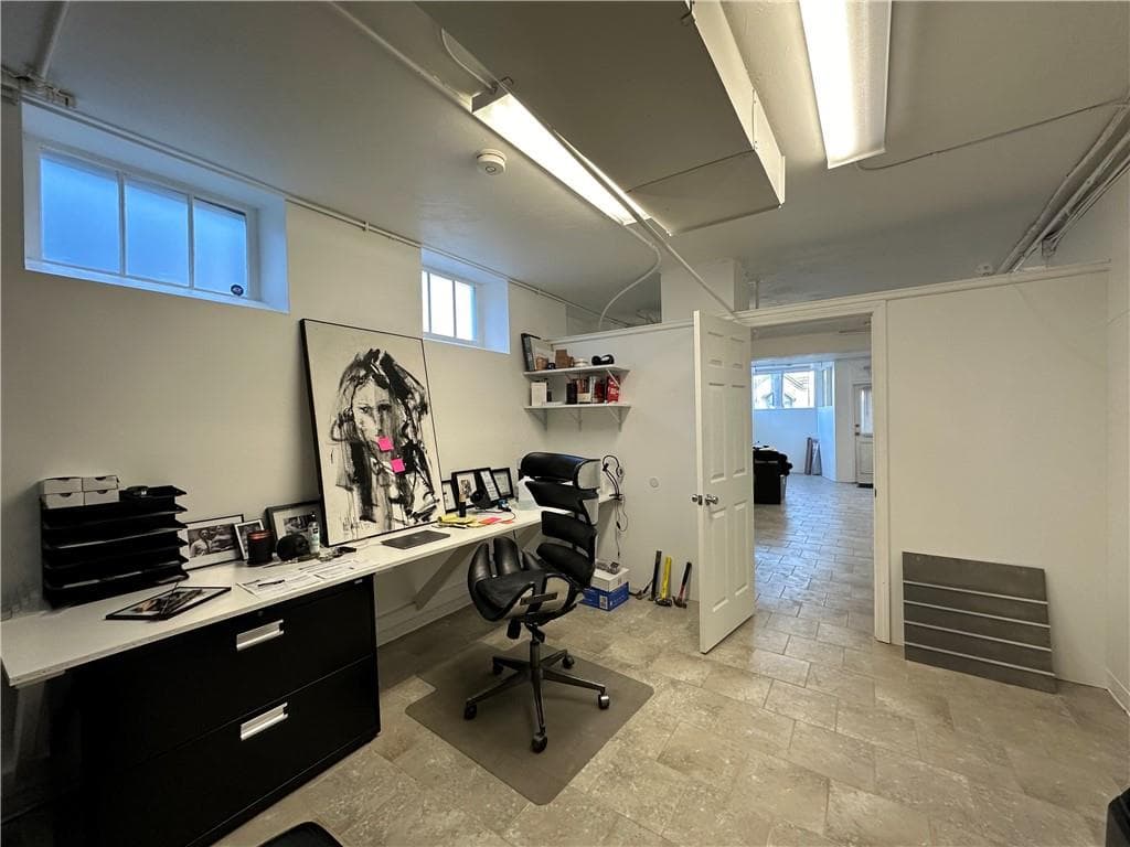 212 Main photo 3