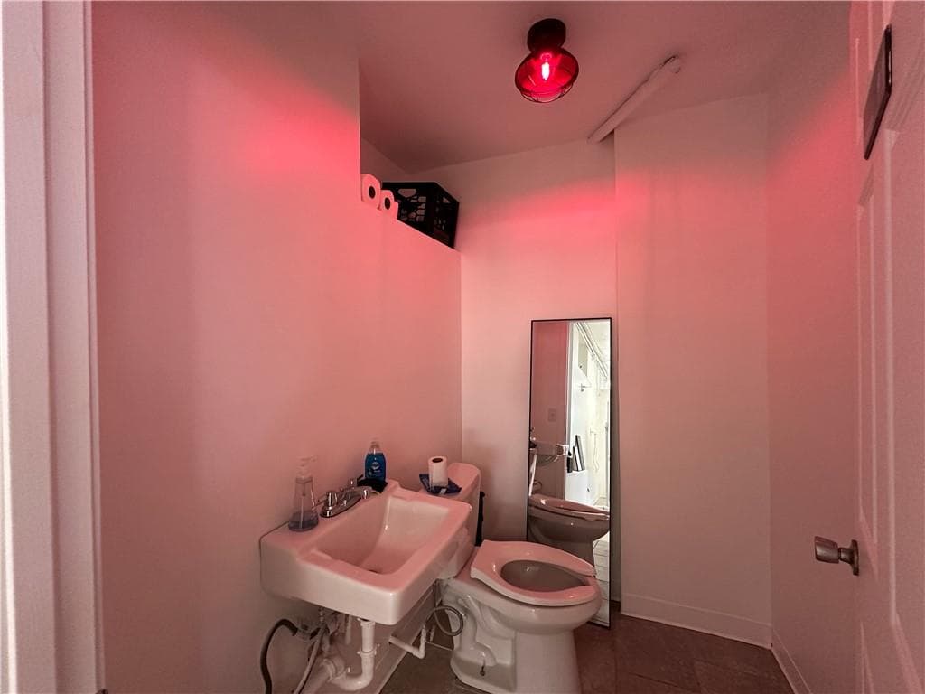 212 Main photo 5