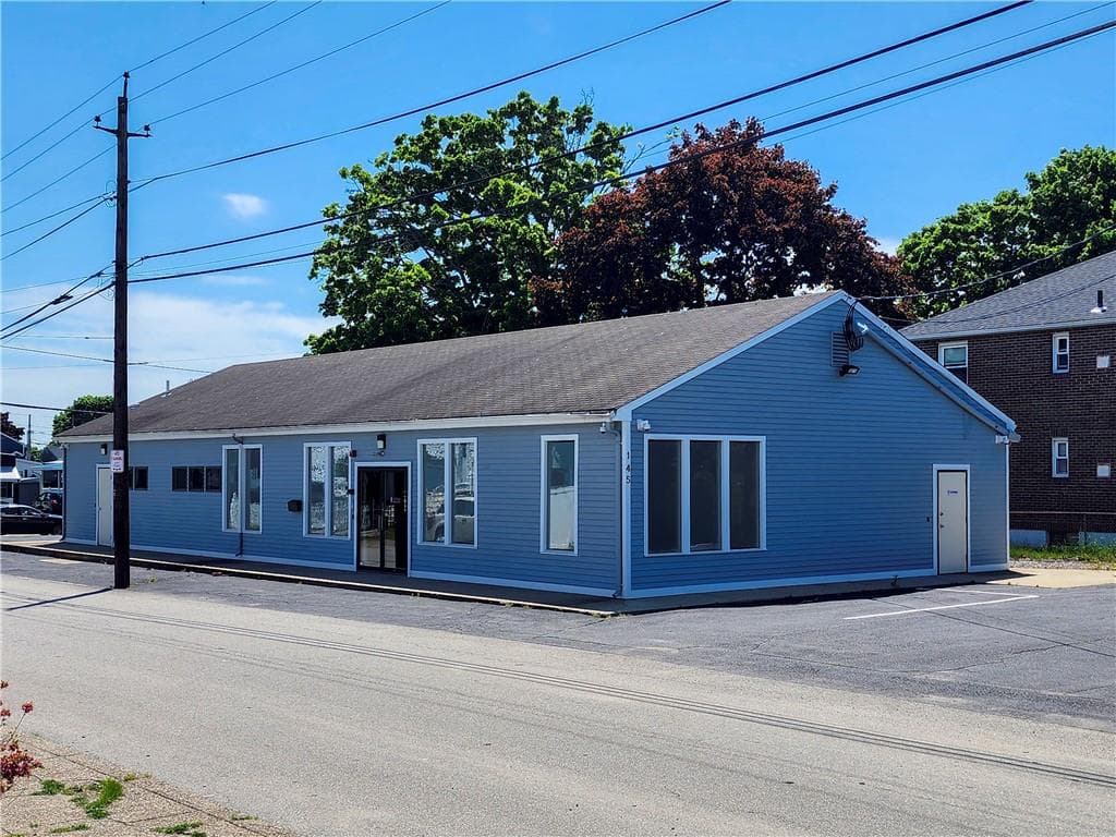 145 Newport photo 2
