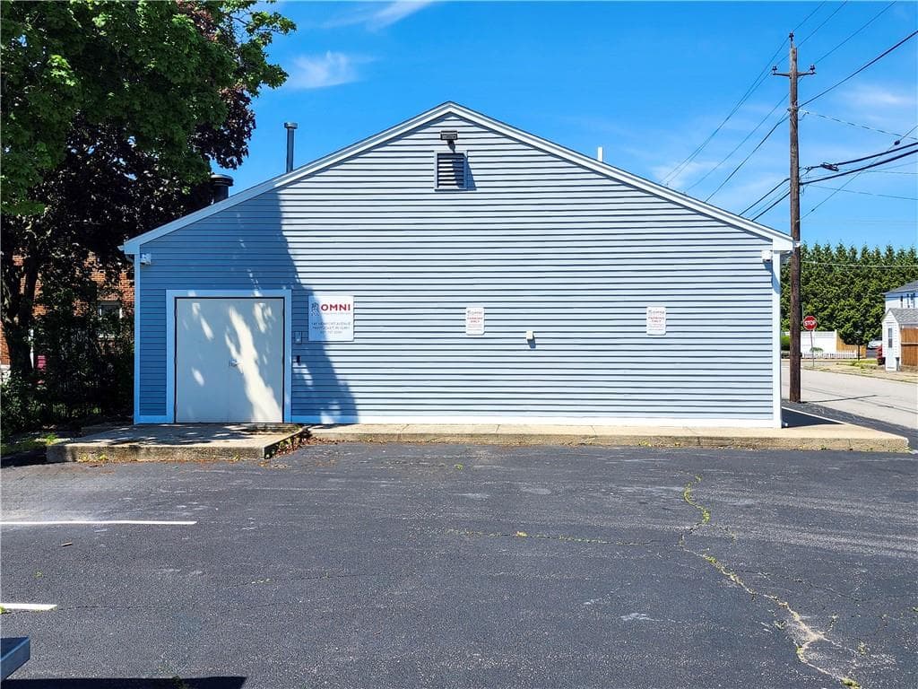 145 Newport photo 5