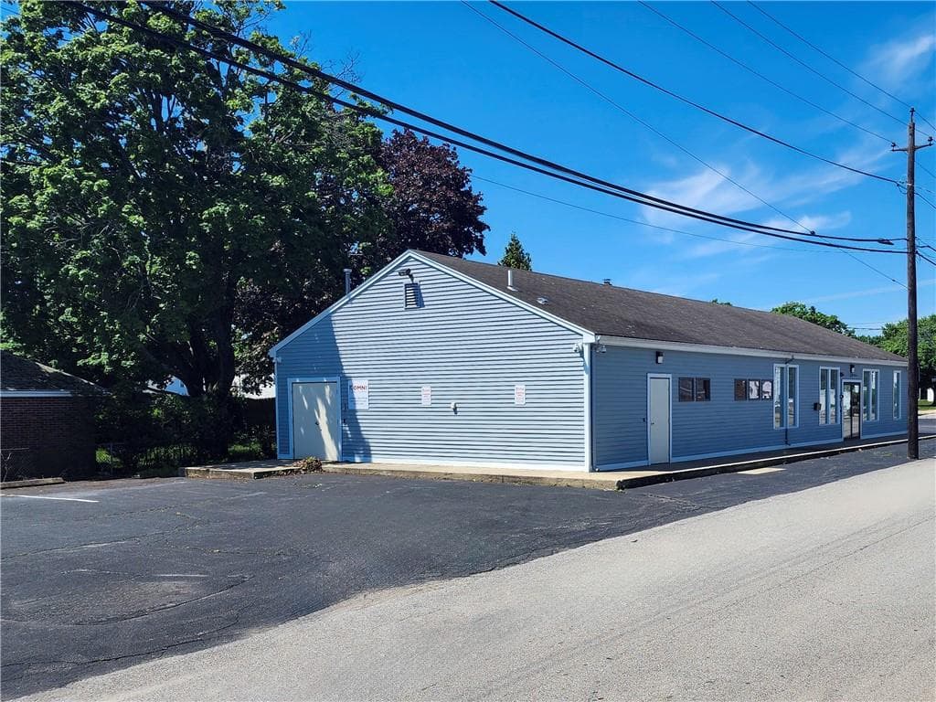 145 Newport photo 4