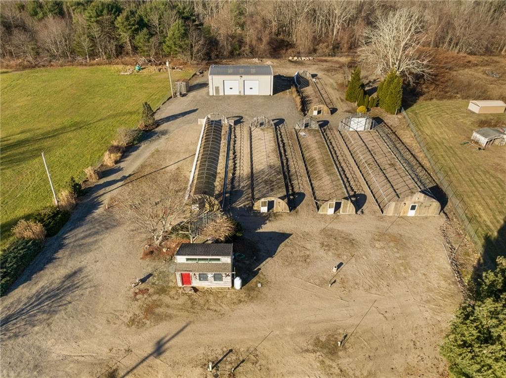 805 NOOSENECK HILL RD.