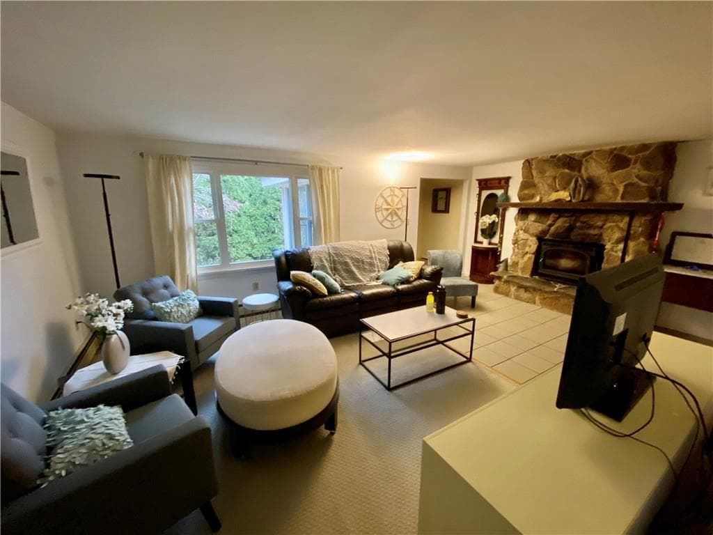 128 Riverside photo 5