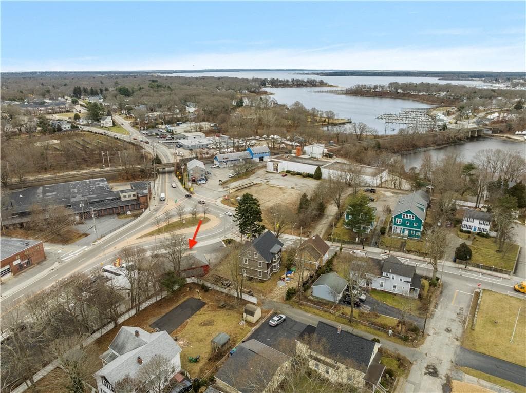 3135 Post Road photo 2