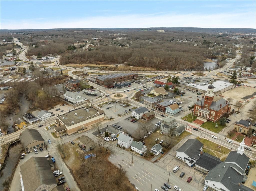3135 Post Road photo 4