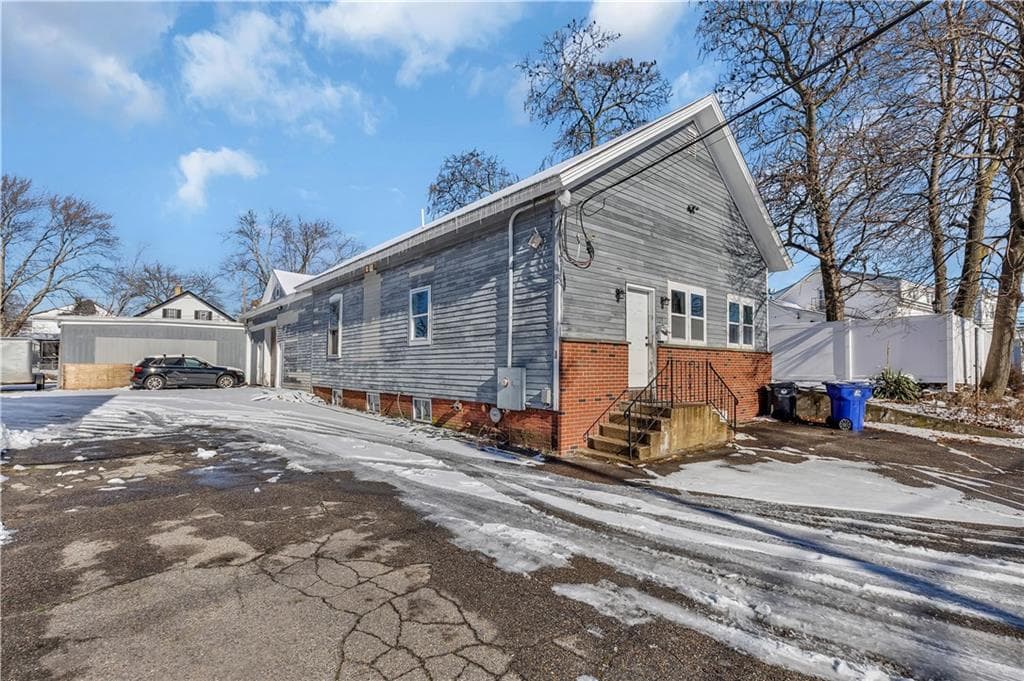 129 Warren photo 2