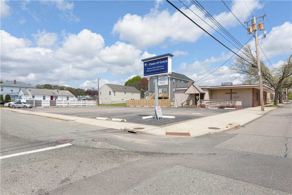 464 Silver Spring photo 2