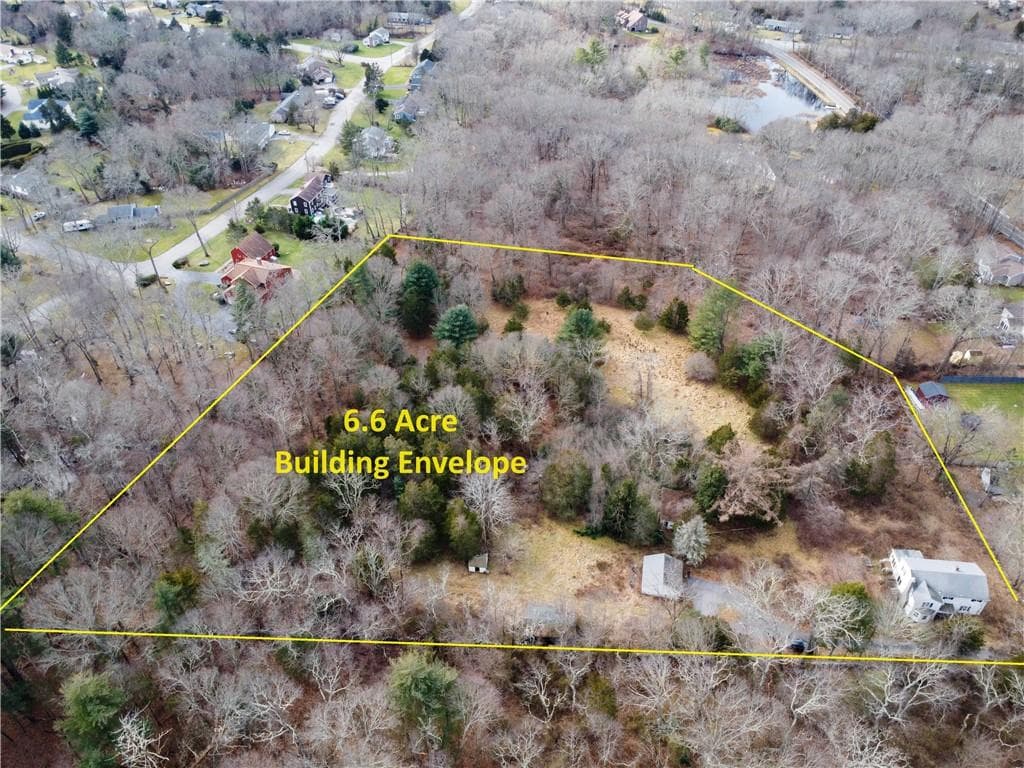 189 N. Quidnessett photo 3