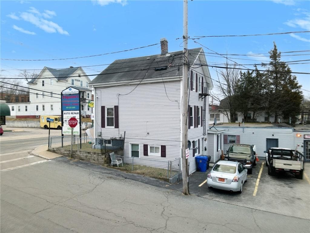 1174 Douglas #R photo 2