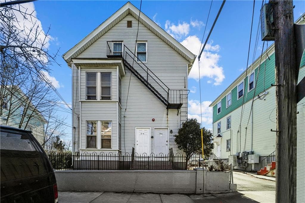 912 Atwells photo 2