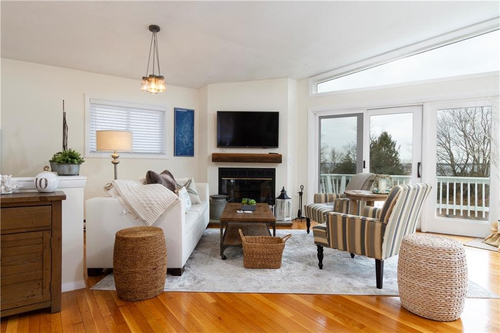 1106 East Shore