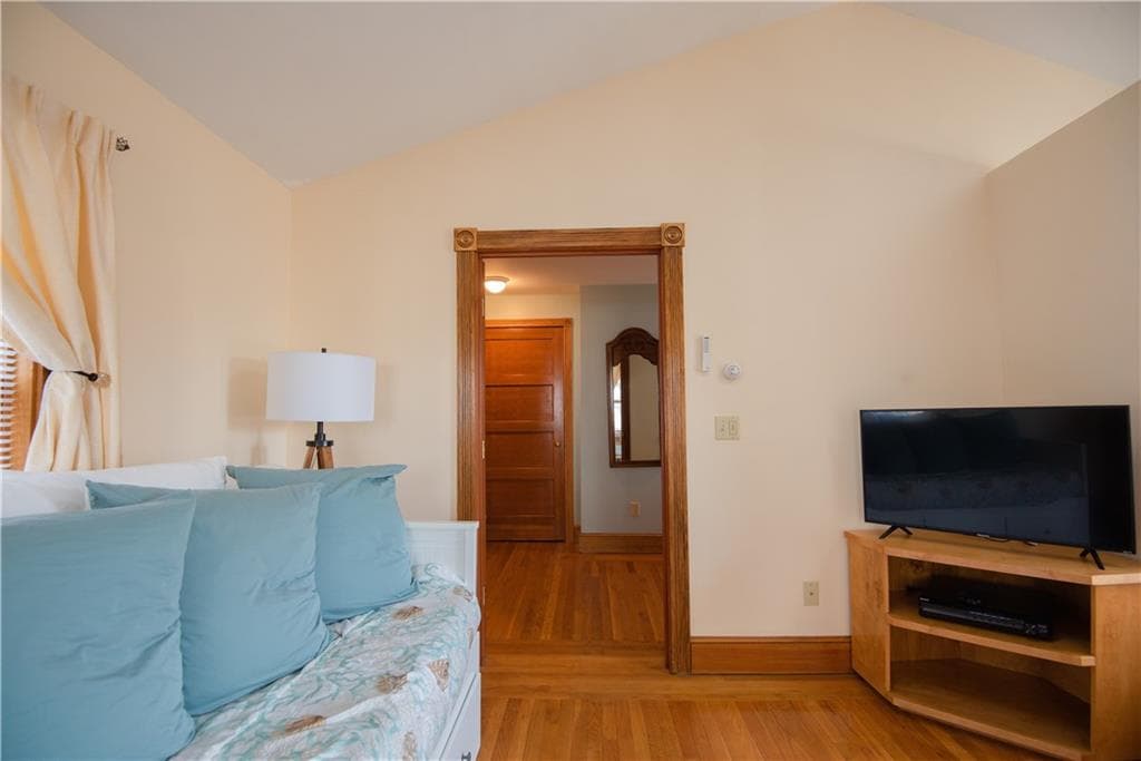 281 Wolcott #2 photo 3