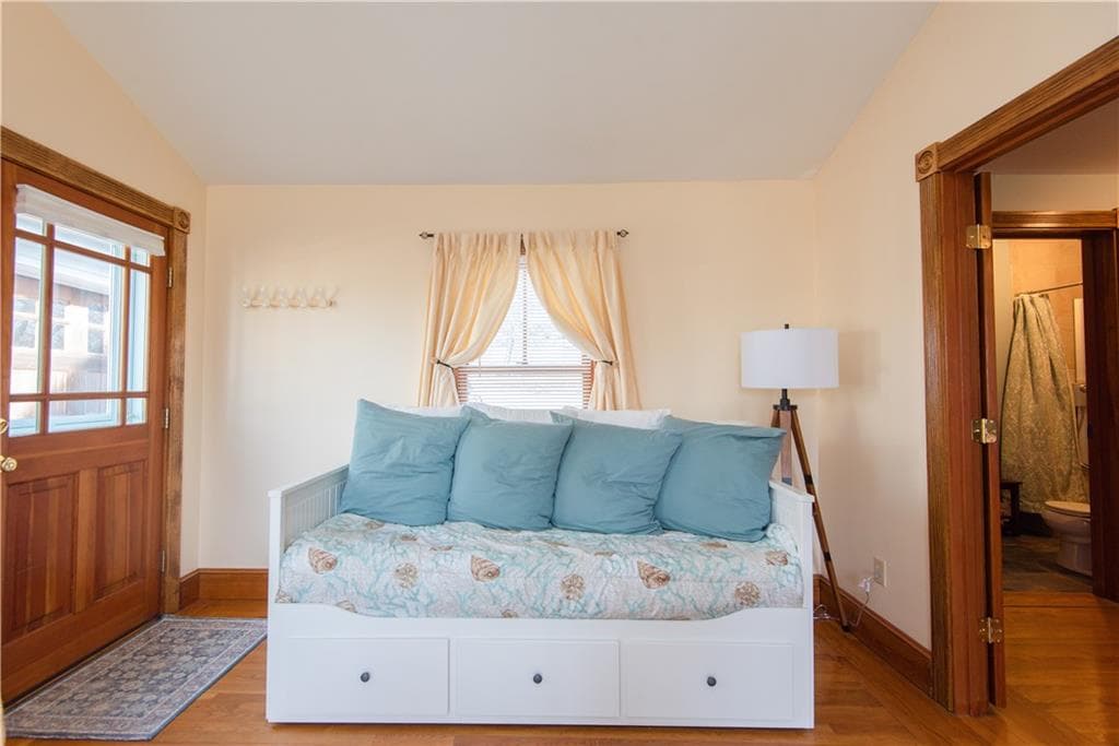 281 Wolcott #2 photo 4