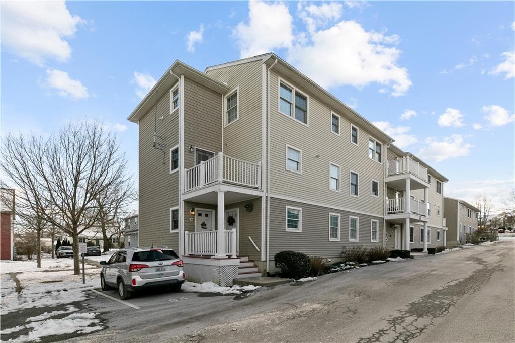 231 Maple #203