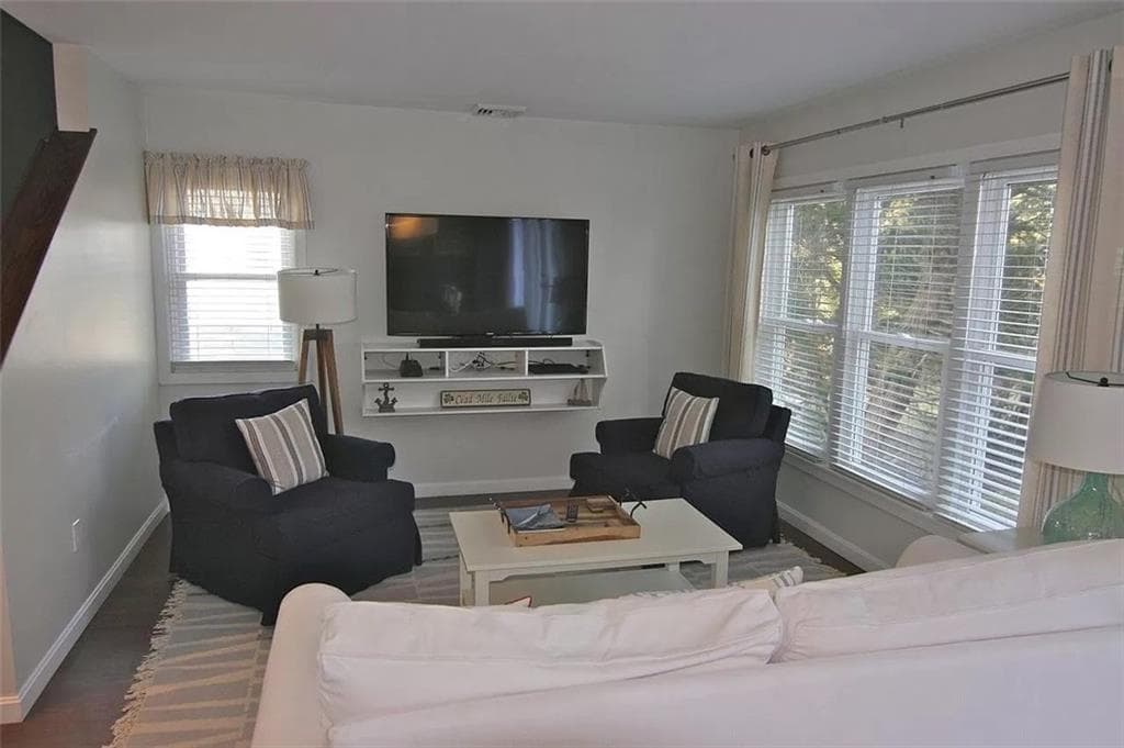 70 Houston #70 photo 3