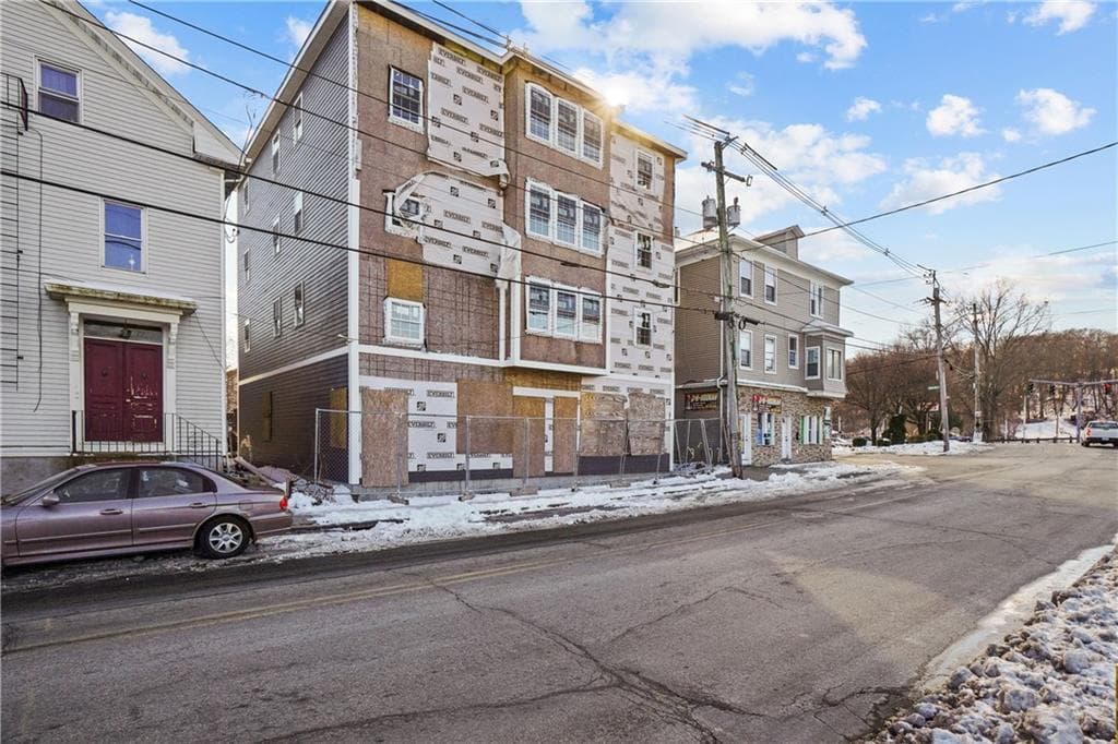 664 Plainfield photo 2
