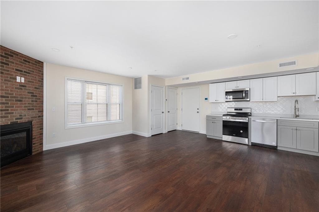 206 Waterman #2B photo 4