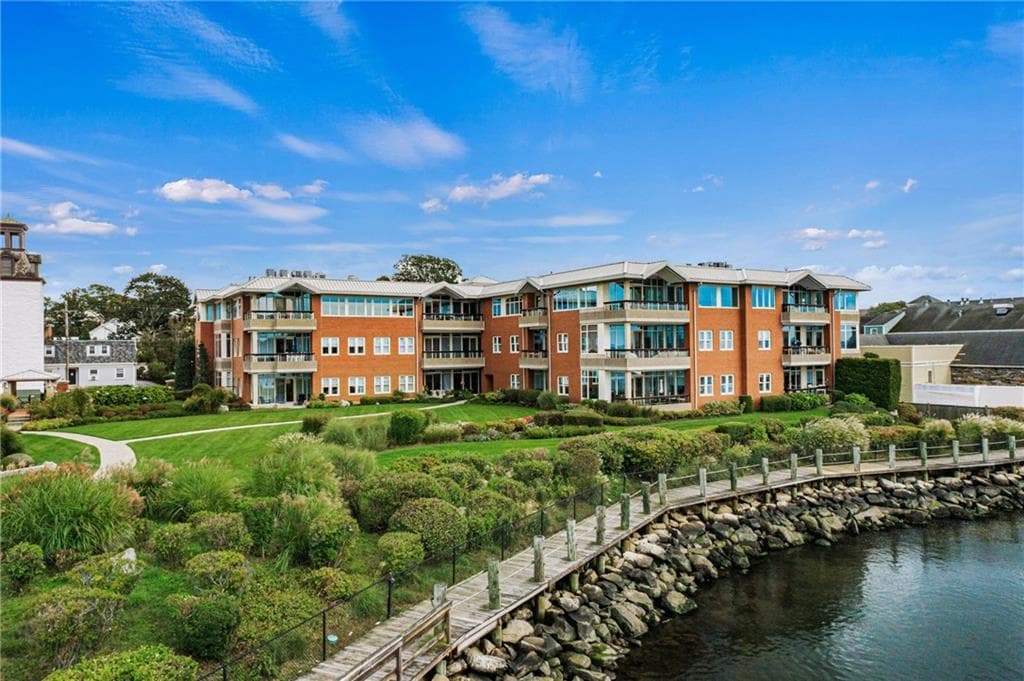 341 Thames #209 S photo 2