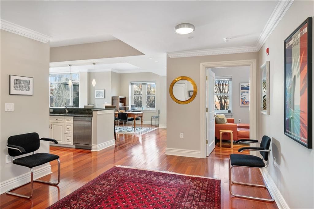 341 Thames #209 S photo 5