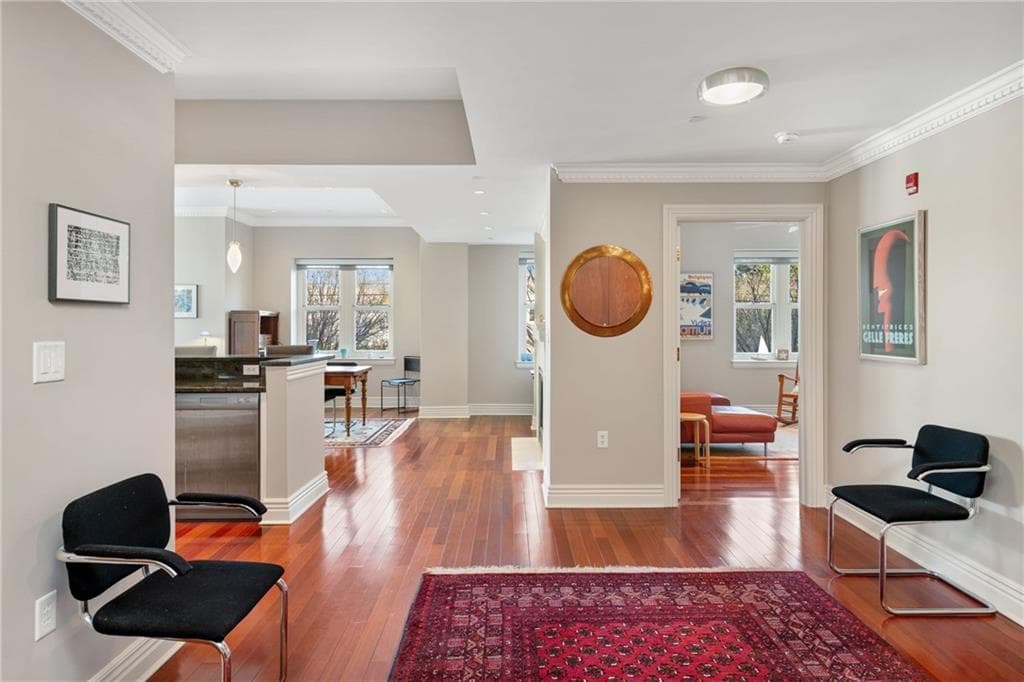 341 Thames #209 S photo 4