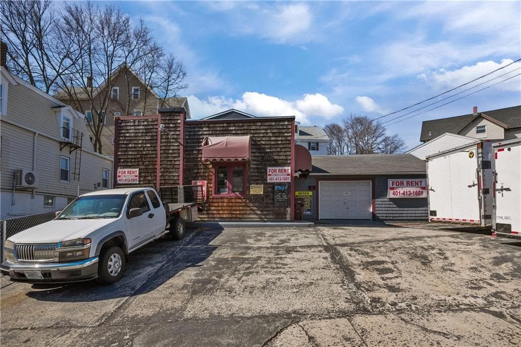 230 North Main photo 2